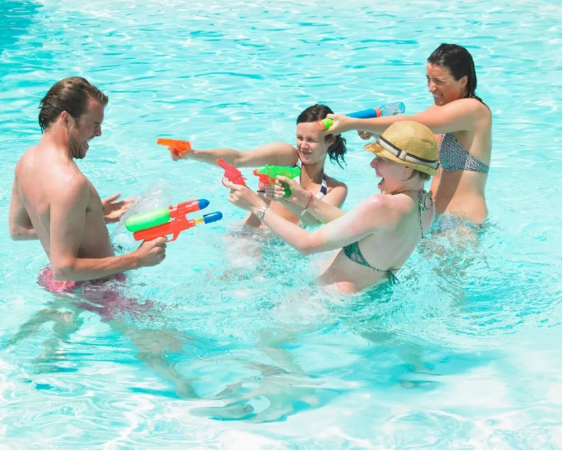 室內泳池什么“咖位”？居然用專業定制的除濕機?。?！